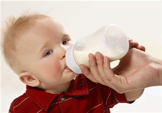 幼儿疾病脱水时该怎么办 宝宝可以喝蜂蜜水和运动饮料吗