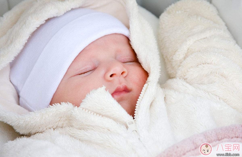 宝宝冬天穿什么睡觉 宝宝冬天可以用婴儿睡袋吗