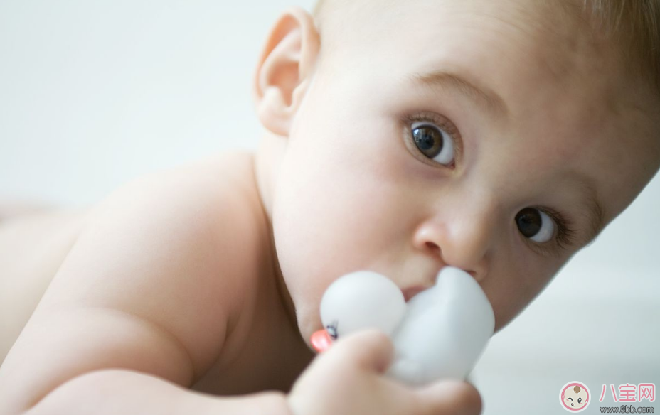 宝宝便秘的表现是什么 怎么缓解宝宝便秘的情况