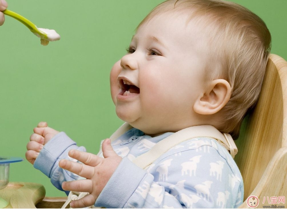 婴儿一岁前能喝鲜奶吗 如何正确的添加幼儿辅食