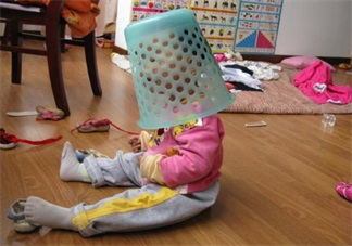 宝宝喜欢撕纸怎么办 怎么理解孩子在成长中的坏习惯