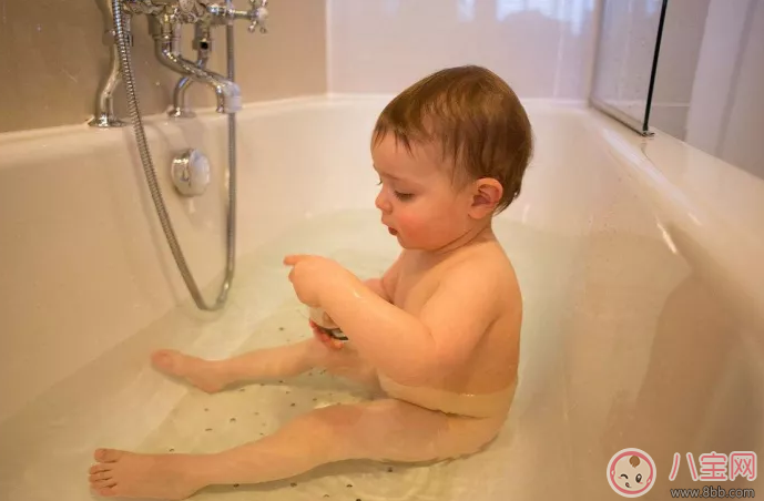 洗澡水温太高会影响宝宝生殖器发育吗 水温太高对宝宝发育有哪些影响