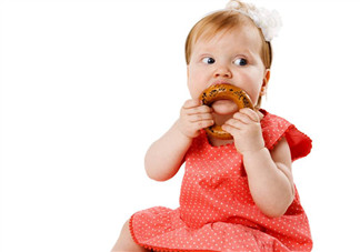 怎么让幼童健康吃零食 如何改善孩童吃零食习惯