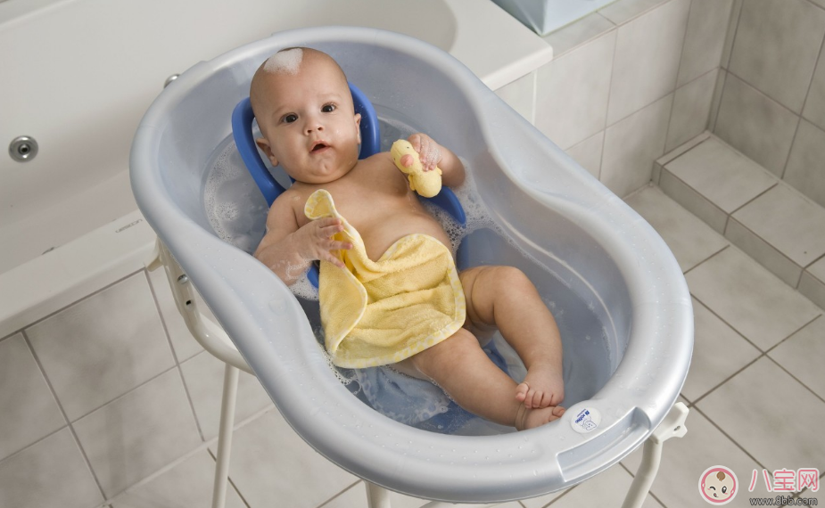 给宝宝洗澡要注意什么 给孩子做什么准备他不容易受伤