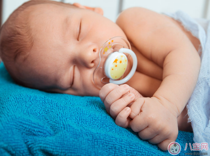 新生儿能不能用安抚奶嘴 安抚奶嘴什么时候用最好