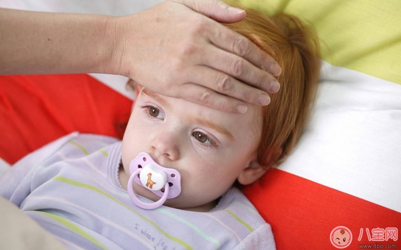 宝宝打预防针后发烧怎么办 打预防针后低烧能吃退烧药吗