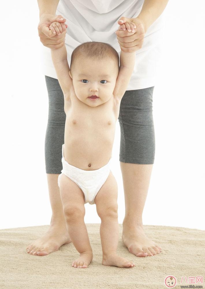 为什么孩子穿纸尿裤会漏尿 穿纸尿裤会影响宝宝排便吗
