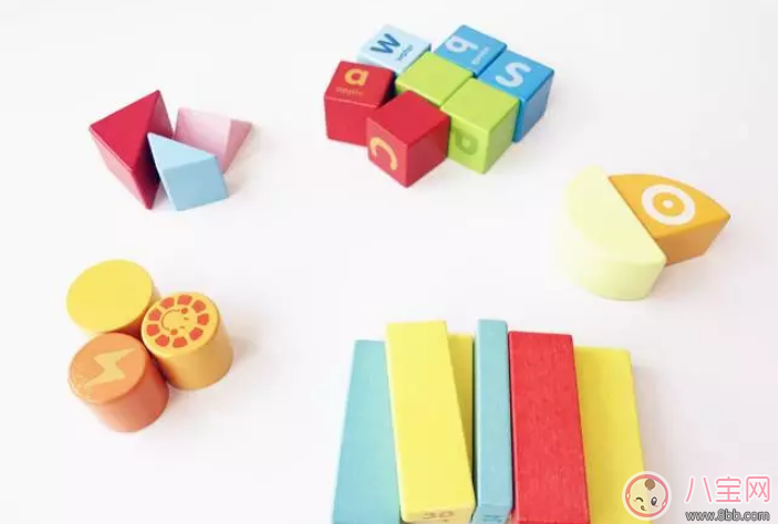 怎么提高宝宝认识数字的能力 如何教孩子玩玩具认数字