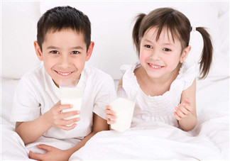 两岁以内宝宝能喝纯牛奶酸奶吗 两岁以内宝宝可以喝什么奶