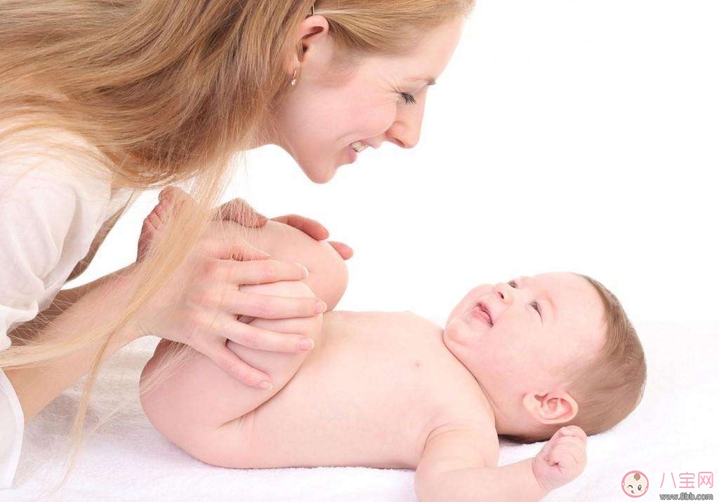 如何给新生儿按摩  怎么给新生儿进行全身按摩