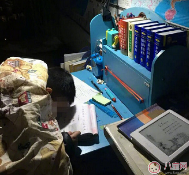小孩写作业睡着怎么办 小孩写作业睡着是叫醒写作业还是让他继续睡