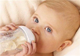 冲婴儿奶粉的水温多少合适  新生儿奶粉用什么水冲