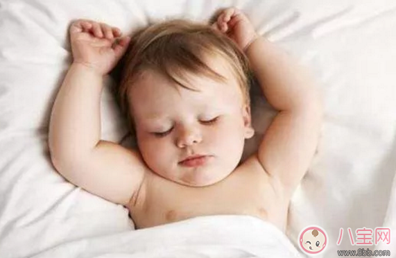 宝宝睡觉候喜欢抓头怎么办 宝宝睡觉喜欢抓头是什么疾病