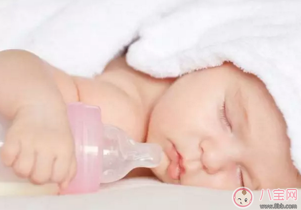 给宝宝断奶瓶的时间是固定的吗 怎么判断宝宝要不要断奶瓶
