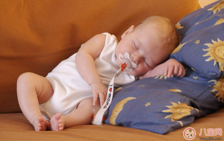 怎么选购会走路的宝宝枕头   如何选择实用的宝宝枕头