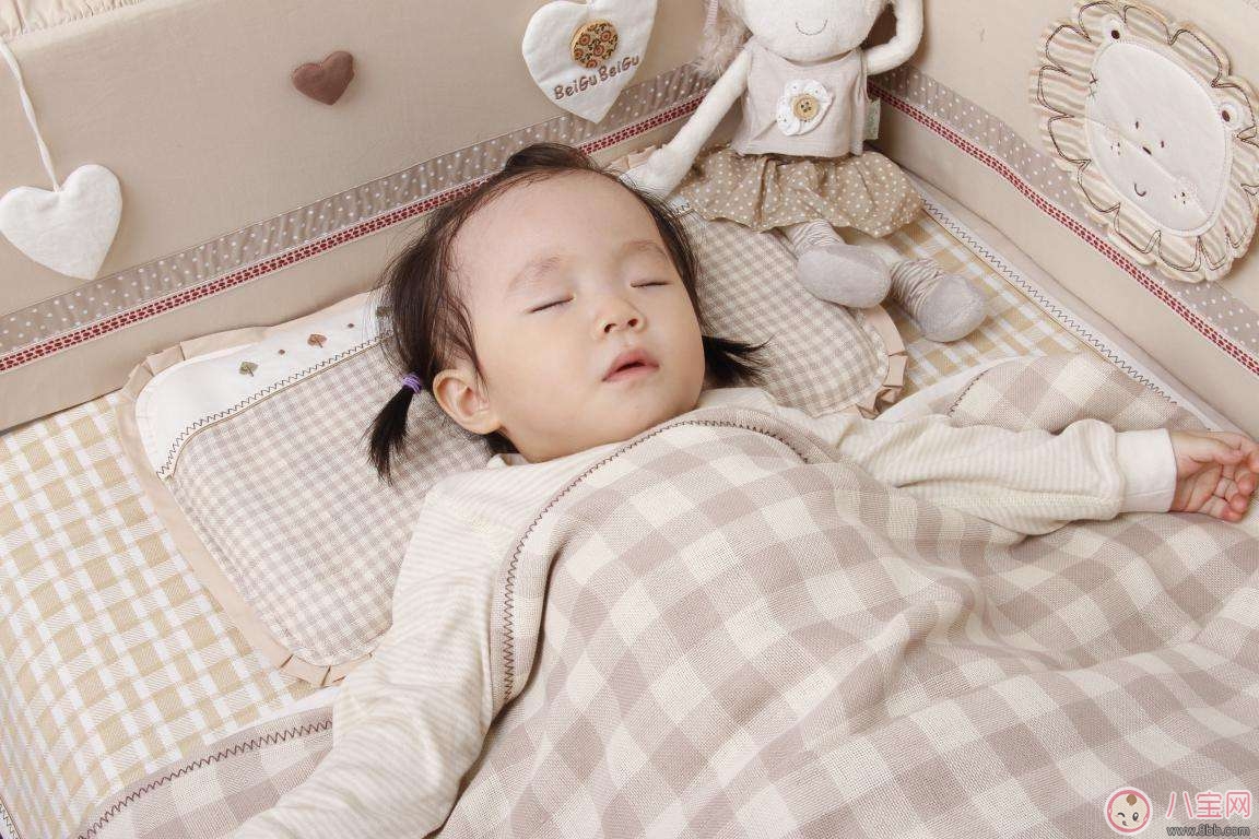 怎么选购会走路的宝宝枕头   如何选择实用的宝宝枕头