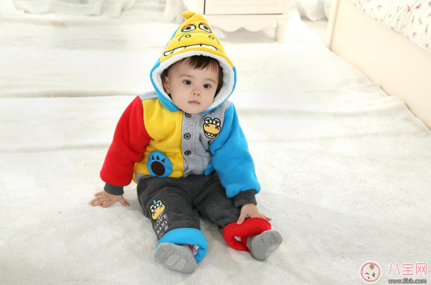 冬天应该怎么给宝宝添衣 不同大小的宝宝穿多少衣服比较好