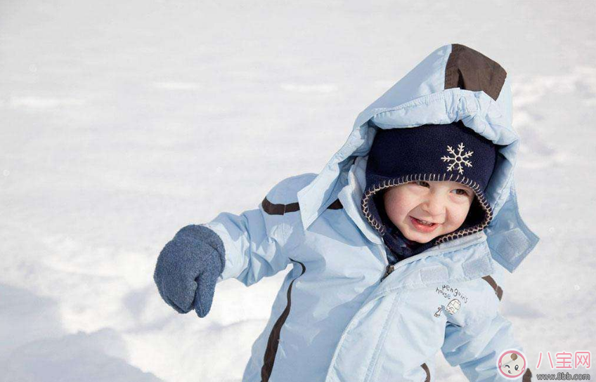 冬天应该怎么给宝宝添衣 不同大小的宝宝穿多少衣服比较好