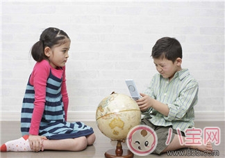 每天可以看多长时间手机屏幕  孩子过度看电子屏幕有什么影响