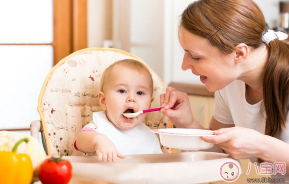 宝宝食物呛到鼻子怎么办 有哪些食物尽量避免给宝宝吃