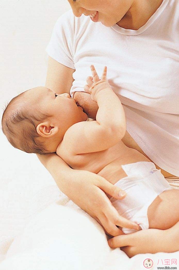 三个月宝宝是按需喂奶还是定时喂奶  婴儿要不要定时定量喂奶