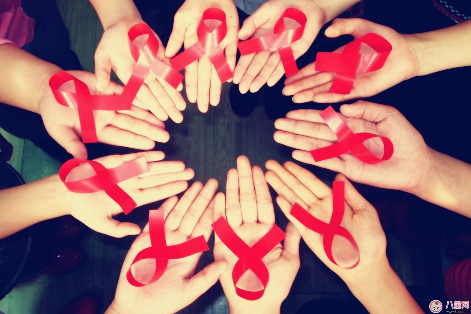 社会医学与健康教育课程实践国际艾滋病日宣传海报之《防“艾”不防爱》