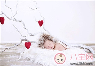 冬天三个月以上宝宝睡觉穿什么   如何避免冬天宝宝睡觉过冷过热