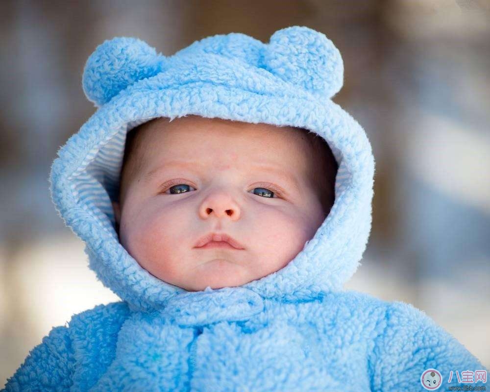 冬天三个月以上宝宝睡觉穿什么   如何避免冬天宝宝睡觉过冷过热