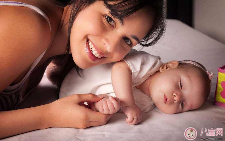 如何安抚睡前太兴奋的宝宝  怎么做让宝宝安静入睡