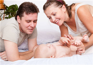 婴儿睡什么样的枕头好  宝宝枕头如何挑选枕芯