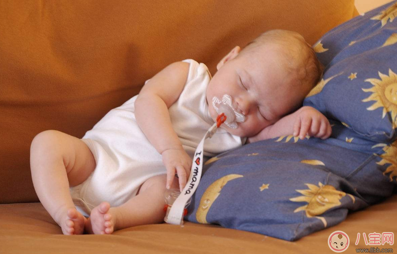 婴儿睡什么样的枕头好  宝宝枕头如何挑选枕芯