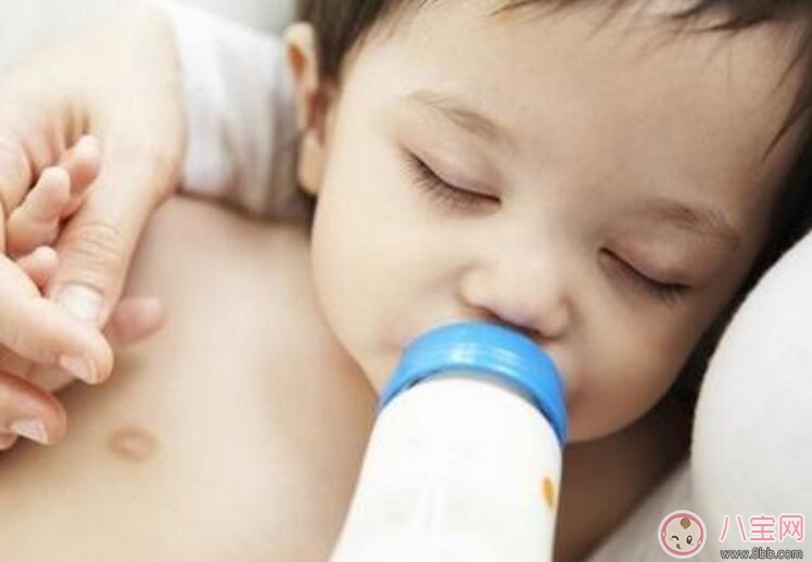不同年龄的宝宝应该怎么喝奶粉 宝宝喝奶粉怎么选择段数