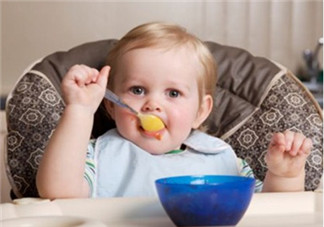 宝宝十个月添加辅食怎么搭配  宝宝十个月吃辅食注意事项