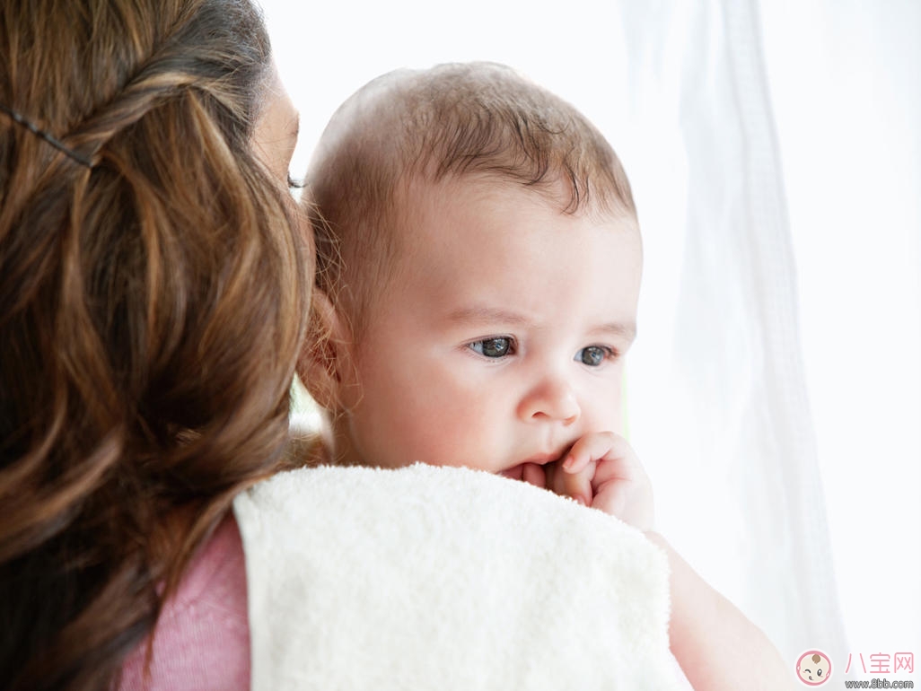 两个月的宝宝经常吐奶怎么办 如何预防宝宝吐奶小技巧