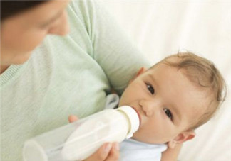 婴儿奶粉喂养方法 补充配方奶粉什么时候添加