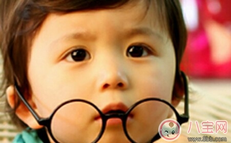 刘海过长真的影响视力吗 哪些行为会影响孩子视力