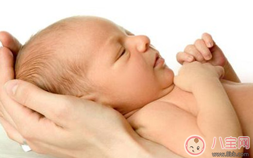 新生儿的吃奶量标准 新手妈妈如何判断奶量够不够