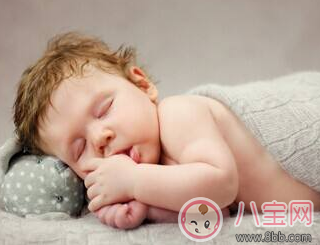 婴儿嗜睡不吃奶怎么回事 婴儿的喂养标准是多少