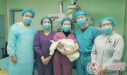 女医生跪姿守护患婴做手术怎么回事 云南女医生杨婧莹个人资料照片