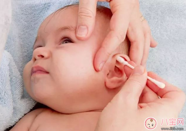 宝宝耳朵上有个小洞是怎么回事 宝宝耳朵上的小洞是遗传吗