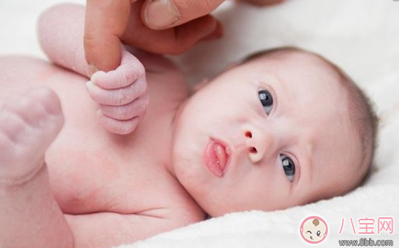 新生儿什么时候能听见声音 宝宝听不见声音的表现