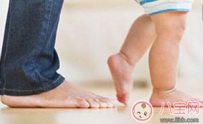 宝宝走路踮脚怎么办 宝宝走路踮脚正常吗