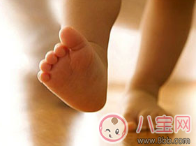 宝宝走路踮脚怎么办 宝宝走路踮脚正常吗