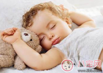 孩子什么时候分床睡比较好 宝宝分床睡的小技巧