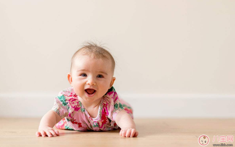 笑得越早的婴儿越聪明吗 宝宝笑的早说明什么