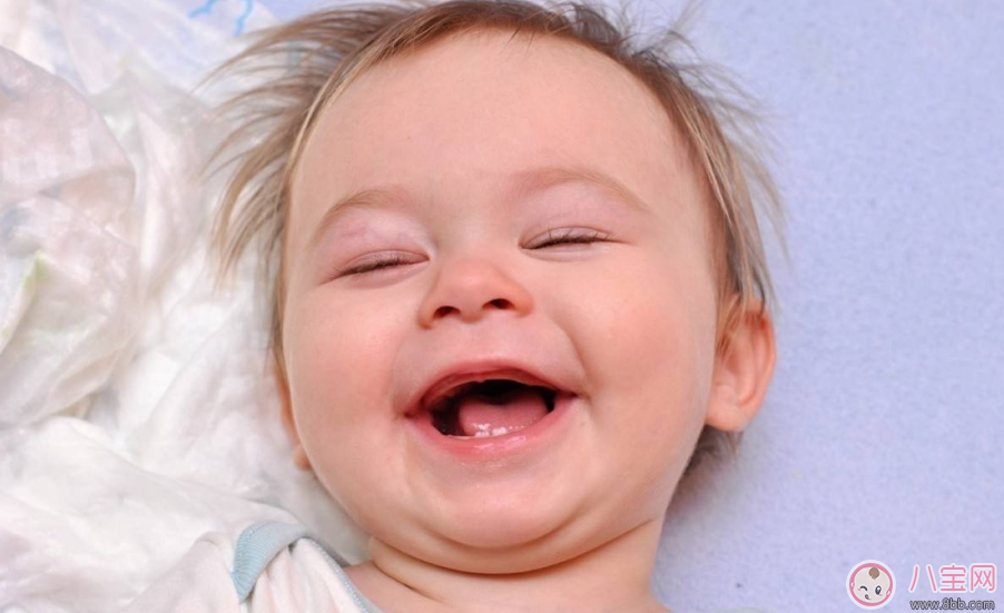 笑得越早的婴儿越聪明吗 宝宝笑的早说明什么