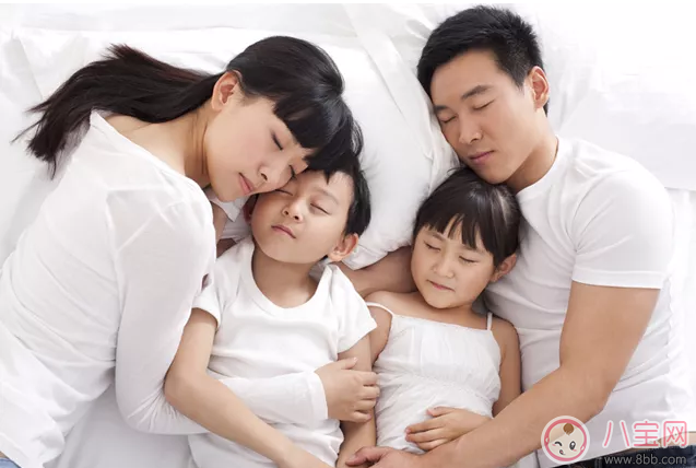 孩子不喜欢分床睡怎么办 引导孩子分床睡的方法是什么
