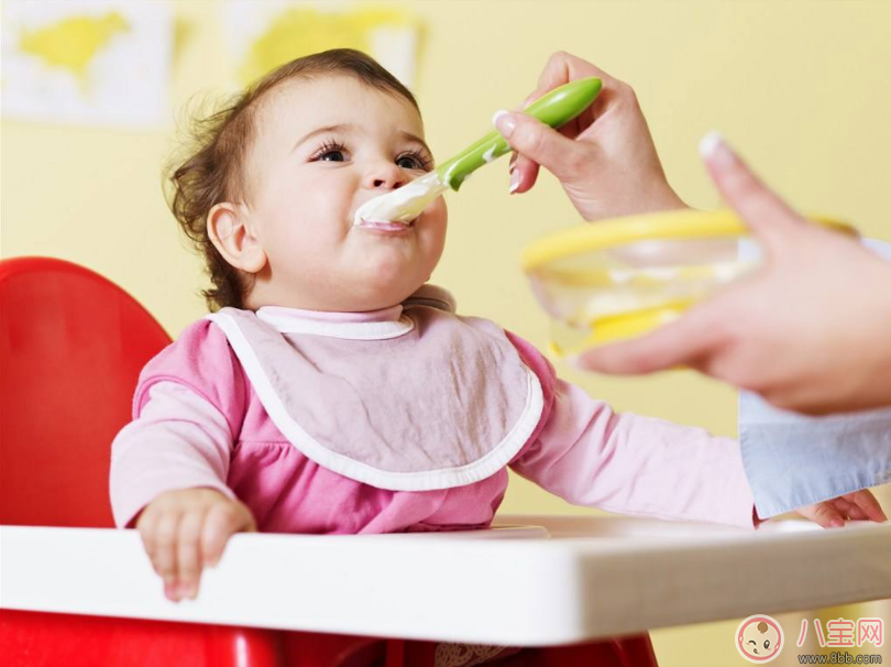 三岁多宝宝不自己动手吃饭怎么办 怎样让3岁的孩子自己吃饭