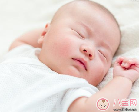 新生儿睡眠少怎么办 新生儿每天睡多久正常