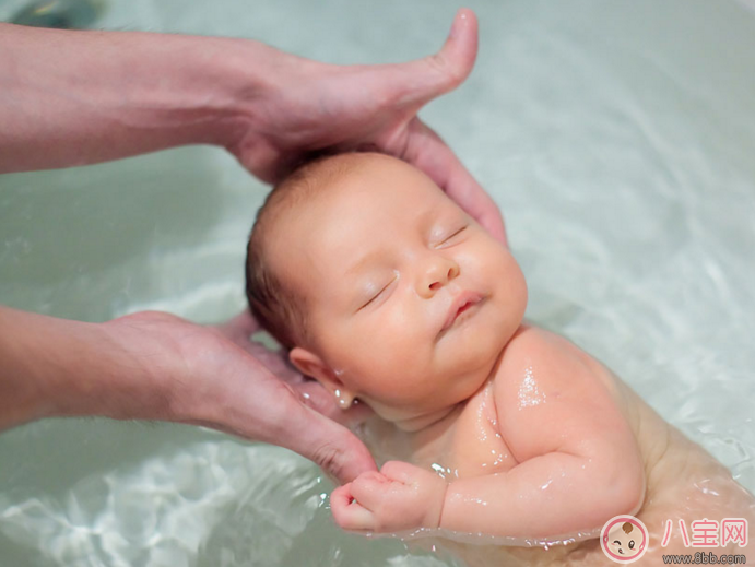 新生儿出现水肿怎么回事 新生儿正常与病态现象的区别